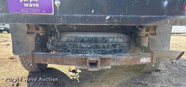 image for item EA7922 2013 Ford F250 Super Duty XL flatbed pickup truck