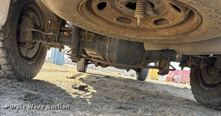 image for item EA7922 2013 Ford F250 Super Duty XL flatbed pickup truck