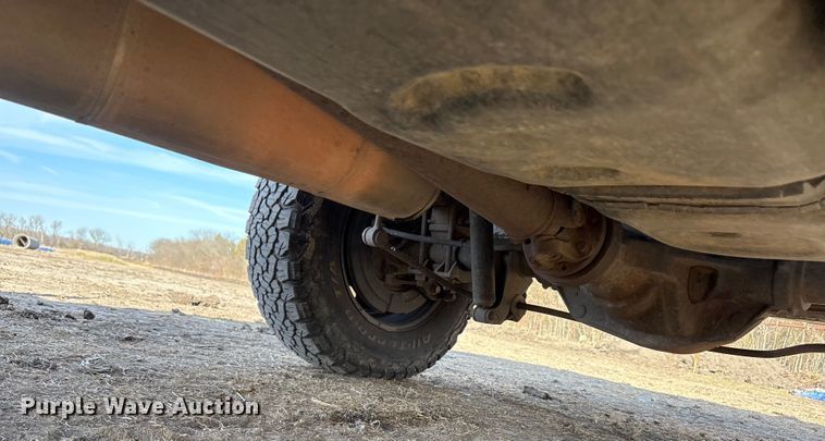 image for item EA7922 2013 Ford F250 Super Duty XL flatbed pickup truck