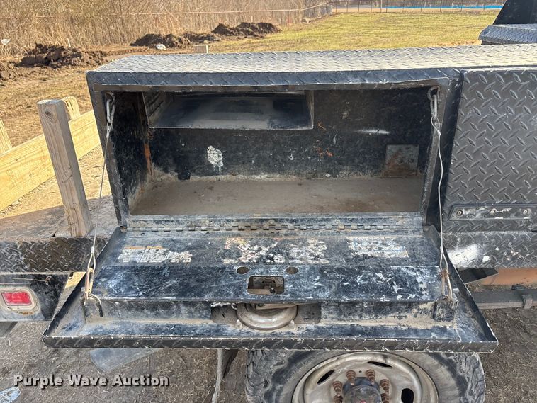 image for item EA7922 2013 Ford F250 Super Duty XL flatbed pickup truck