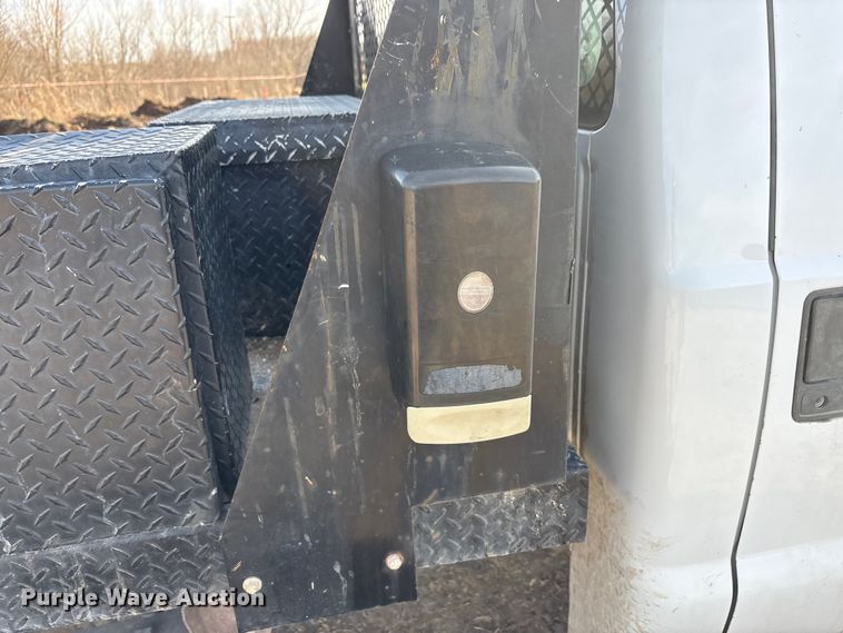 image for item EA7922 2013 Ford F250 Super Duty XL flatbed pickup truck