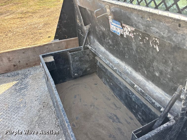 image for item EA7922 2013 Ford F250 Super Duty XL flatbed pickup truck