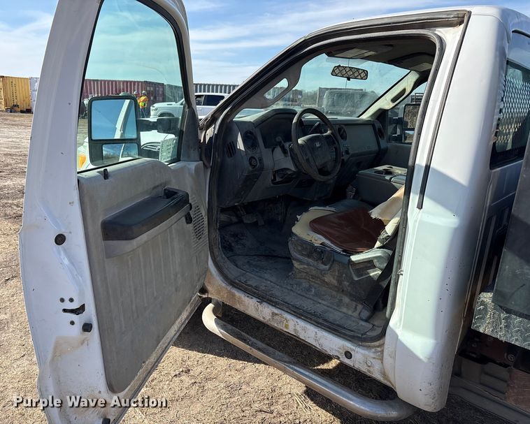 image for item EA7922 2013 Ford F250 Super Duty XL flatbed pickup truck