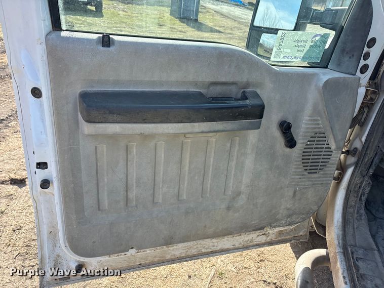 image for item EA7922 2013 Ford F250 Super Duty XL flatbed pickup truck