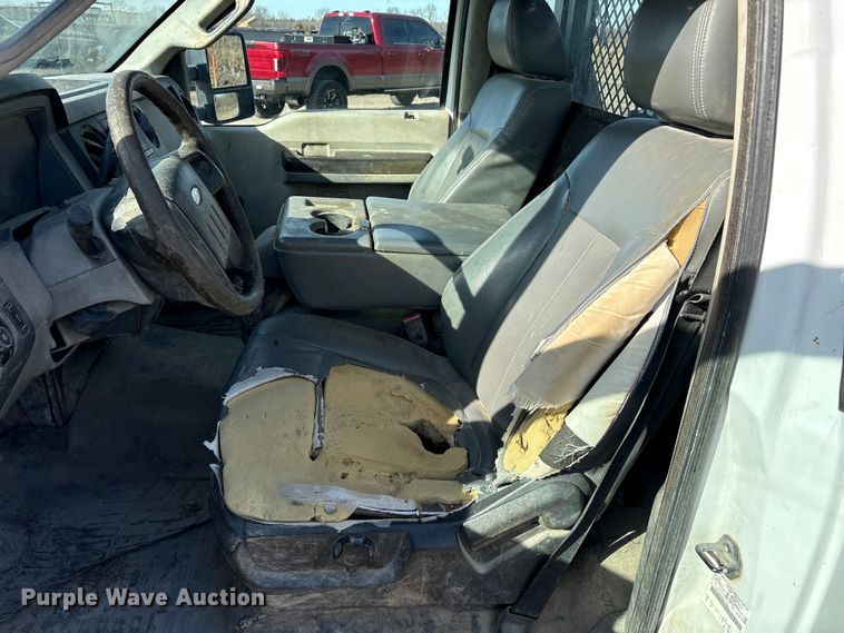 image for item EA7922 2013 Ford F250 Super Duty XL flatbed pickup truck