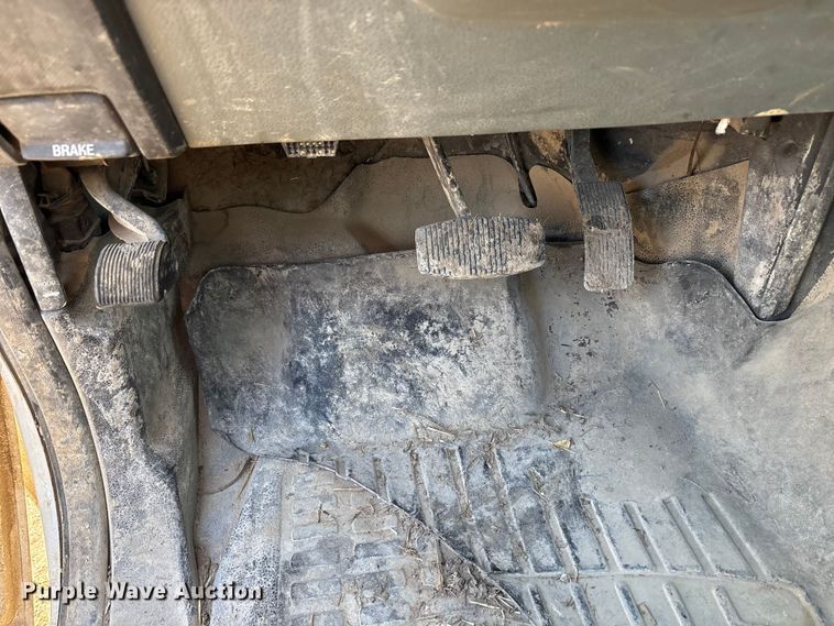 image for item EA7922 2013 Ford F250 Super Duty XL flatbed pickup truck