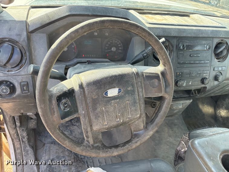 image for item EA7922 2013 Ford F250 Super Duty XL flatbed pickup truck