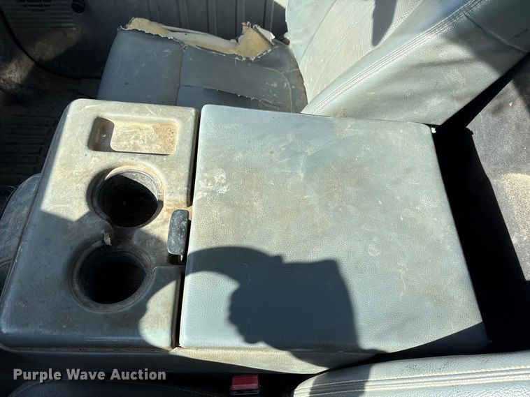 image for item EA7922 2013 Ford F250 Super Duty XL flatbed pickup truck