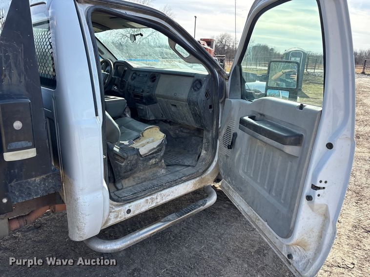 image for item EA7922 2013 Ford F250 Super Duty XL flatbed pickup truck