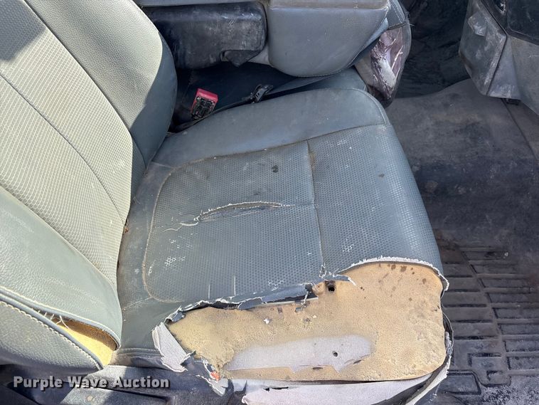 image for item EA7922 2013 Ford F250 Super Duty XL flatbed pickup truck