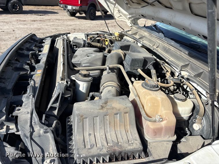 image for item EA7922 2013 Ford F250 Super Duty XL flatbed pickup truck