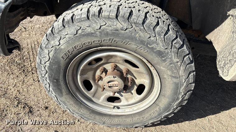 image for item EA7922 2013 Ford F250 Super Duty XL flatbed pickup truck