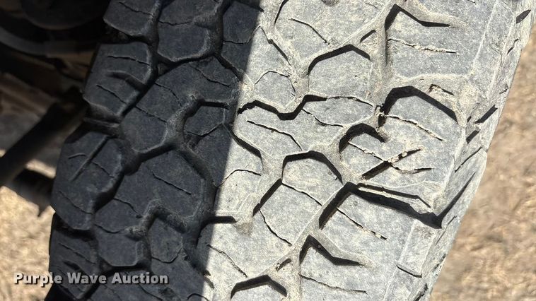 image for item EA7922 2013 Ford F250 Super Duty XL flatbed pickup truck