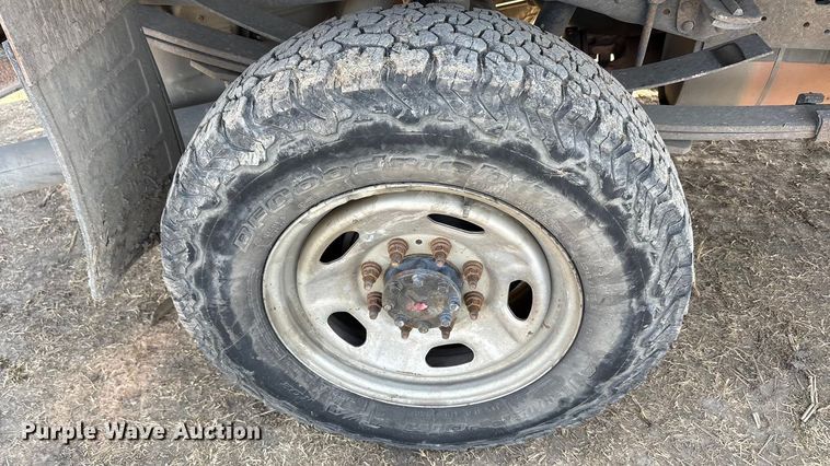 image for item EA7922 2013 Ford F250 Super Duty XL flatbed pickup truck