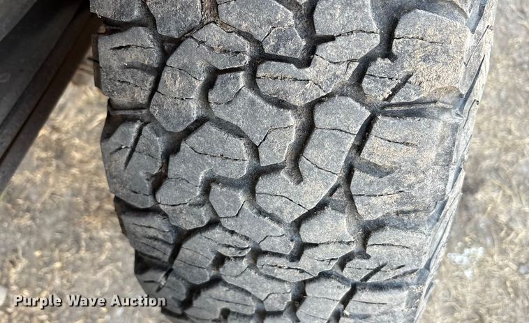 image for item EA7922 2013 Ford F250 Super Duty XL flatbed pickup truck