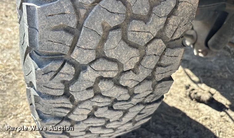 image for item EA7922 2013 Ford F250 Super Duty XL flatbed pickup truck