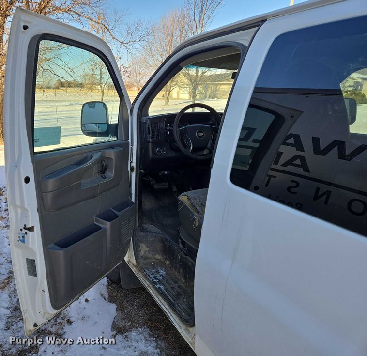 image for item EB1264 2013 Chevrolet Express 3500 van