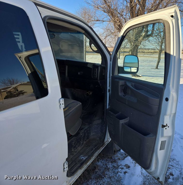 image for item EB1264 2013 Chevrolet Express 3500 van