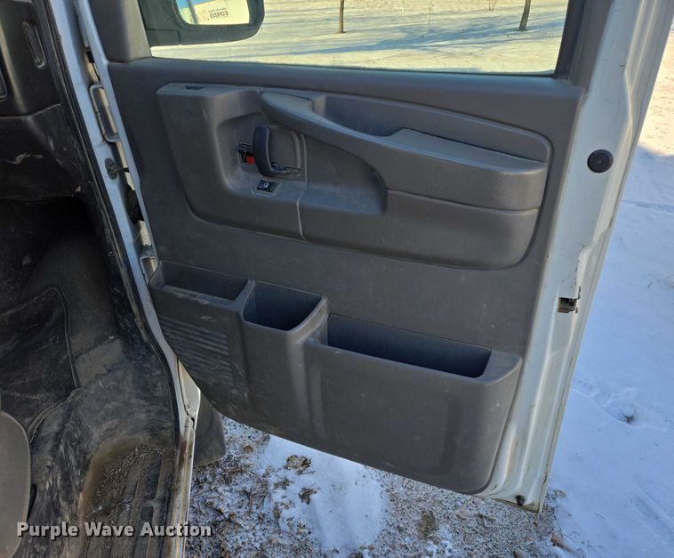 image for item EB1264 2013 Chevrolet Express 3500 van