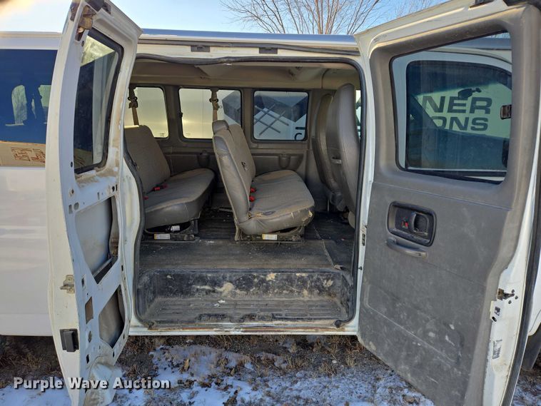 image for item EB1264 2013 Chevrolet Express 3500 van