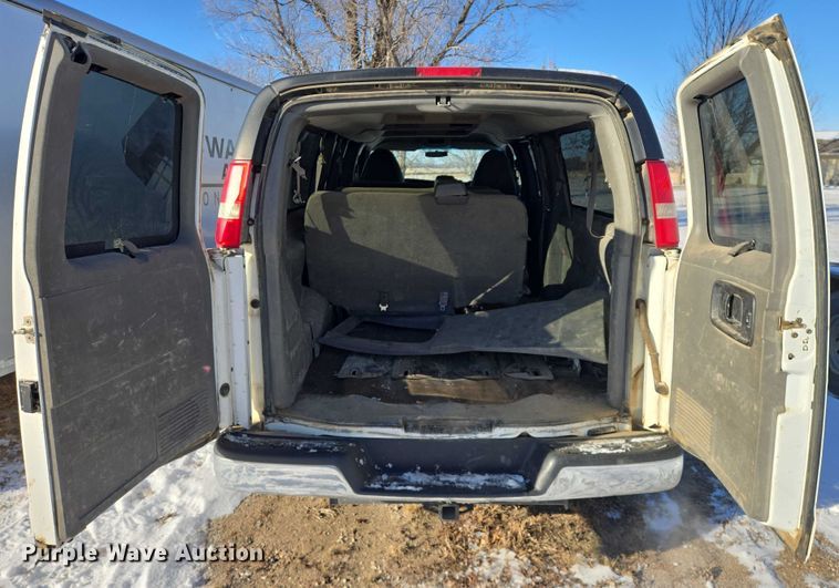 image for item EB1264 2013 Chevrolet Express 3500 van