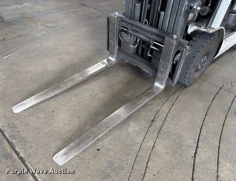 image for item EC8229 2015 Nissan PF30LP forklift