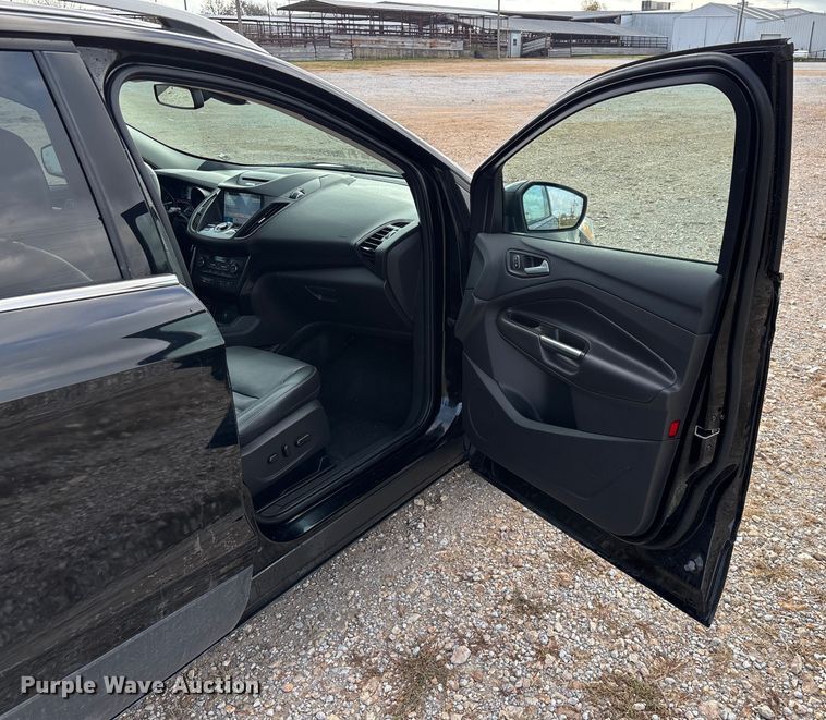 image for item ED2400 2017 Ford Escape SUV