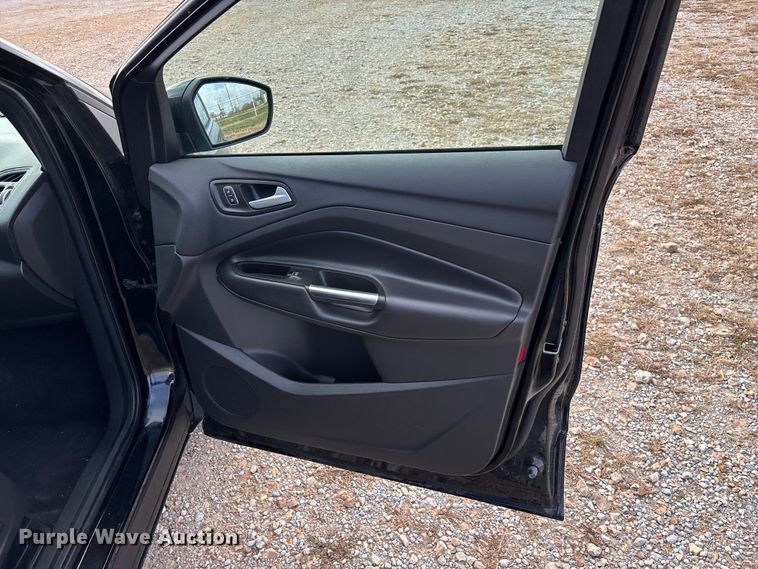 image for item ED2400 2017 Ford Escape SUV