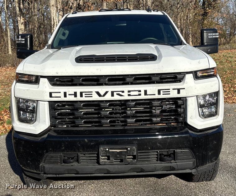 image for item ED2468 2023 Chevrolet Silverado 2500HD Crew Cab pickup truck