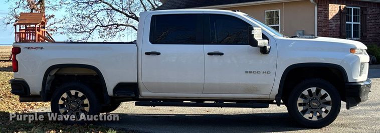 image for item ED2468 2023 Chevrolet Silverado 2500HD Crew Cab pickup truck