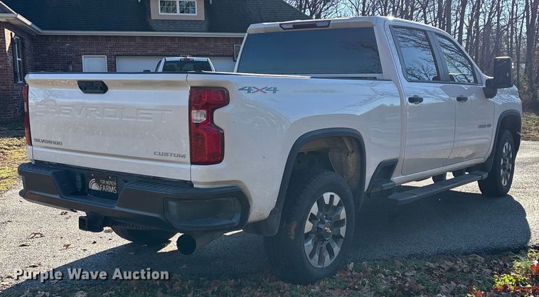 image for item ED2468 2023 Chevrolet Silverado 2500HD Crew Cab pickup truck