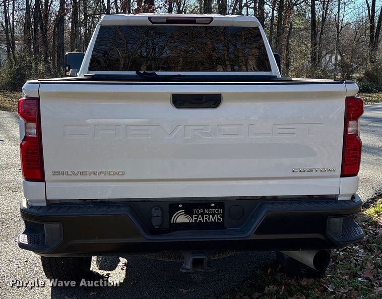 image for item ED2468 2023 Chevrolet Silverado 2500HD Crew Cab pickup truck