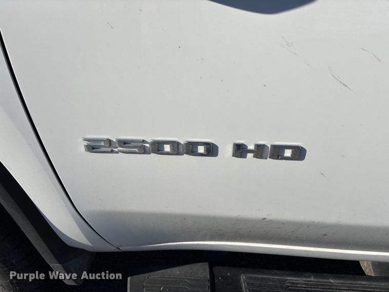 image for item ED2468 2023 Chevrolet Silverado 2500HD Crew Cab pickup truck