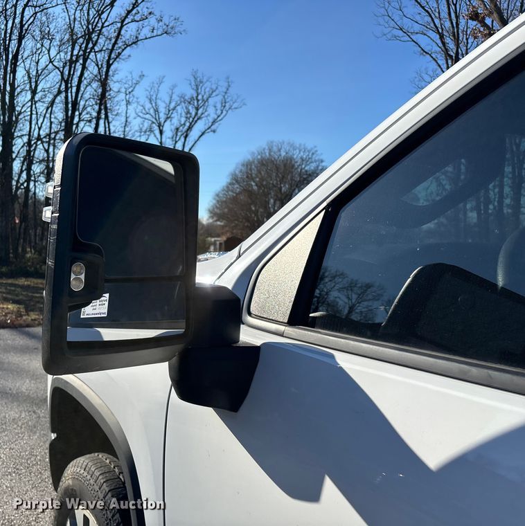 image for item ED2468 2023 Chevrolet Silverado 2500HD Crew Cab pickup truck