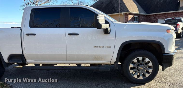 image for item ED2468 2023 Chevrolet Silverado 2500HD Crew Cab pickup truck