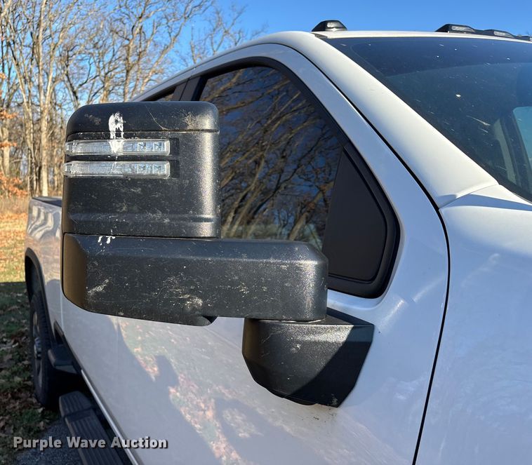 image for item ED2468 2023 Chevrolet Silverado 2500HD Crew Cab pickup truck