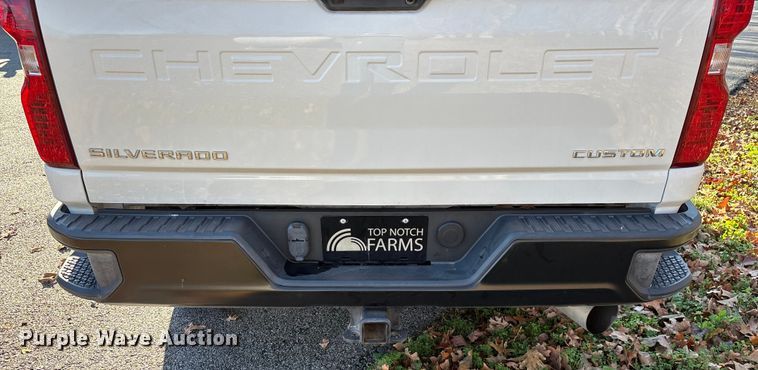 image for item ED2468 2023 Chevrolet Silverado 2500HD Crew Cab pickup truck