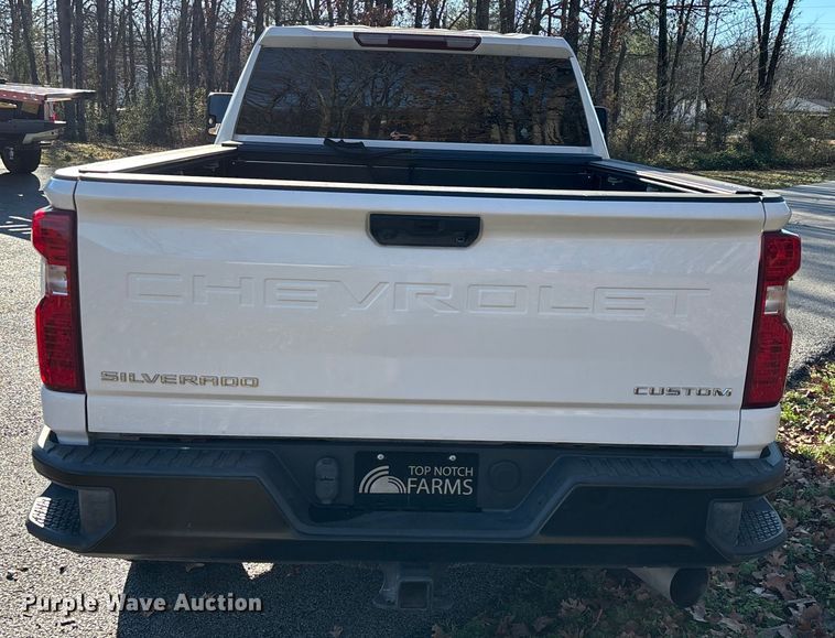 image for item ED2468 2023 Chevrolet Silverado 2500HD Crew Cab pickup truck