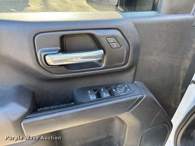 image for item ED2468 2023 Chevrolet Silverado 2500HD Crew Cab pickup truck