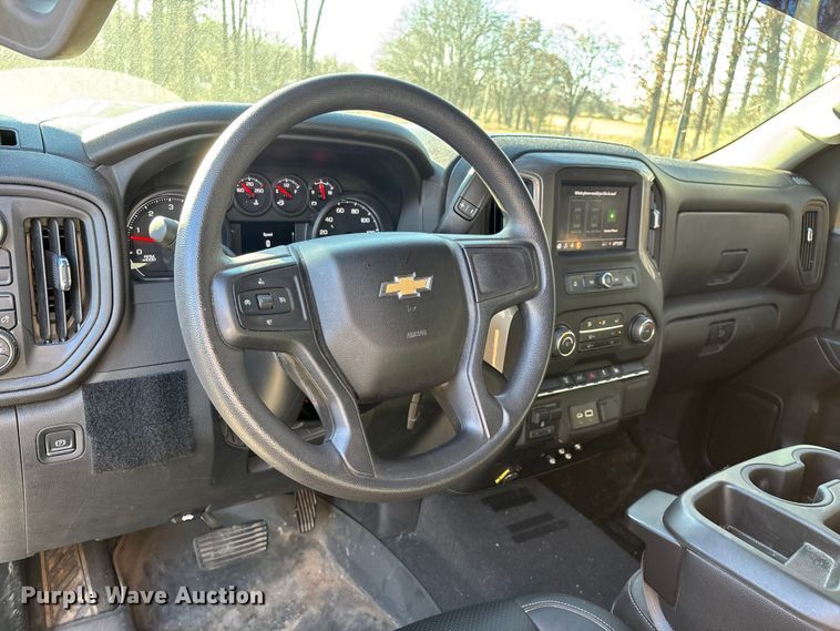 image for item ED2468 2023 Chevrolet Silverado 2500HD Crew Cab pickup truck