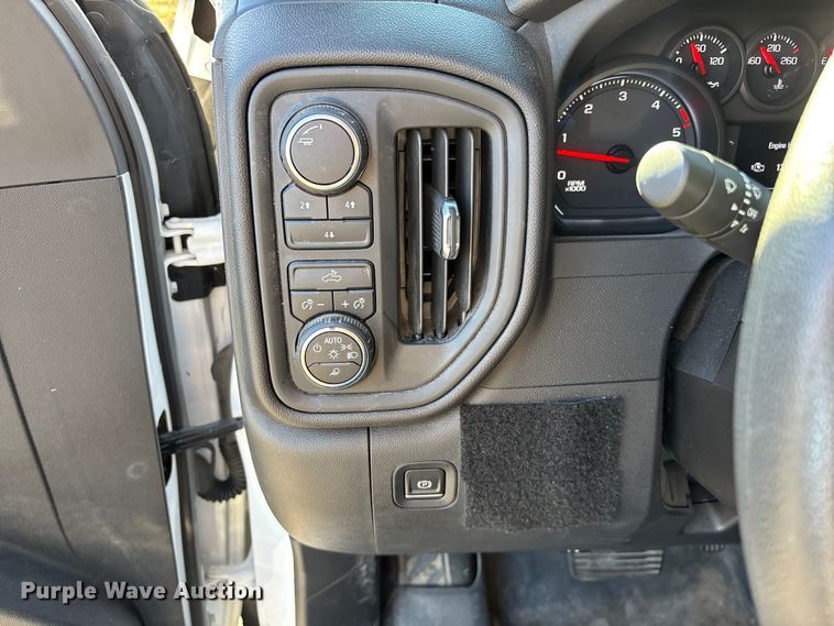 image for item ED2468 2023 Chevrolet Silverado 2500HD Crew Cab pickup truck