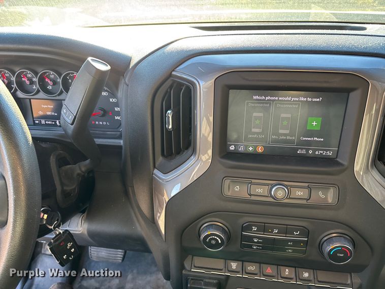 image for item ED2468 2023 Chevrolet Silverado 2500HD Crew Cab pickup truck