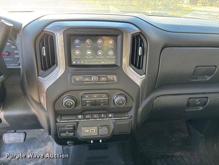 image for item ED2468 2023 Chevrolet Silverado 2500HD Crew Cab pickup truck