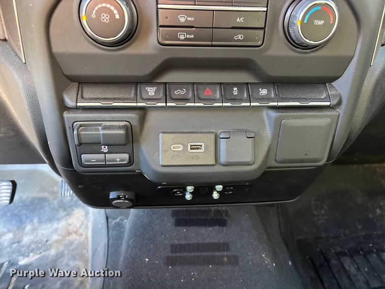 image for item ED2468 2023 Chevrolet Silverado 2500HD Crew Cab pickup truck