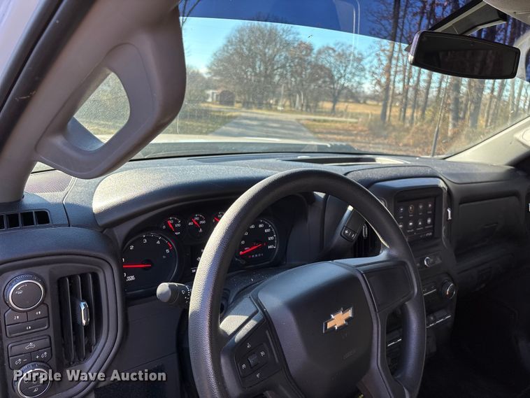 image for item ED2468 2023 Chevrolet Silverado 2500HD Crew Cab pickup truck