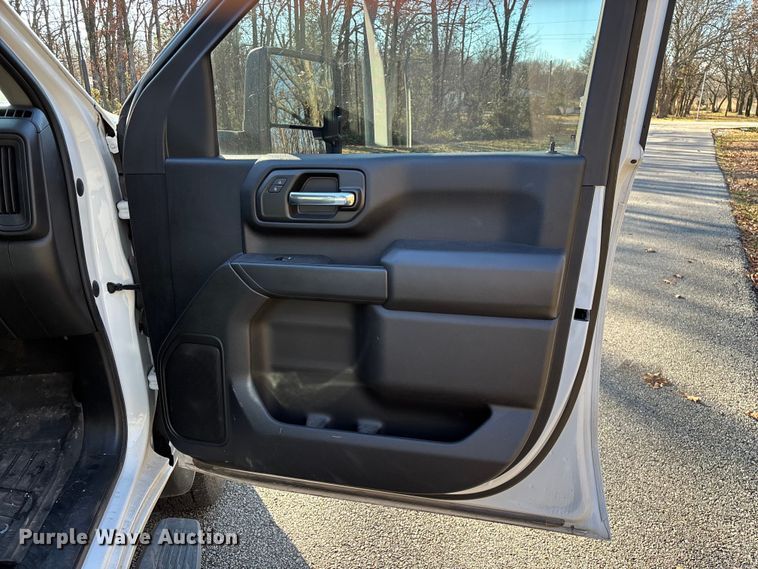 image for item ED2468 2023 Chevrolet Silverado 2500HD Crew Cab pickup truck