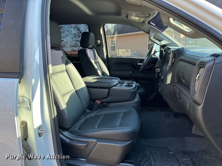 image for item ED2468 2023 Chevrolet Silverado 2500HD Crew Cab pickup truck