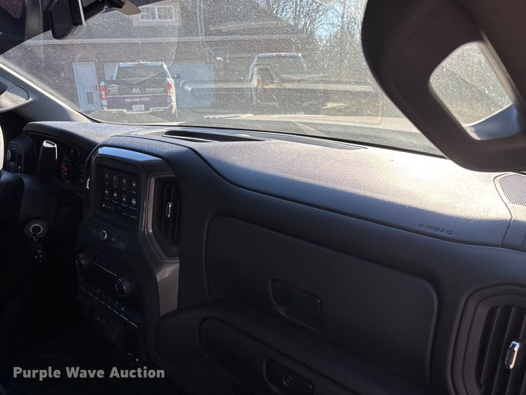 image for item ED2468 2023 Chevrolet Silverado 2500HD Crew Cab pickup truck