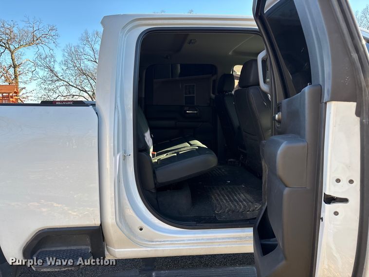 image for item ED2468 2023 Chevrolet Silverado 2500HD Crew Cab pickup truck