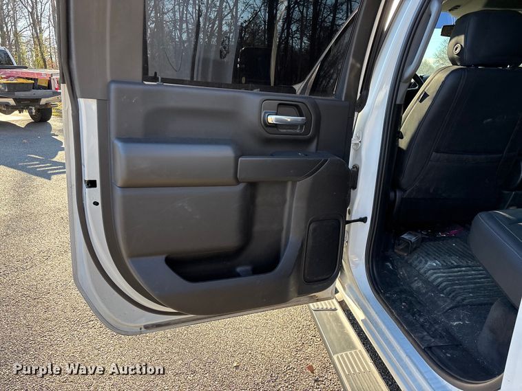 image for item ED2468 2023 Chevrolet Silverado 2500HD Crew Cab pickup truck